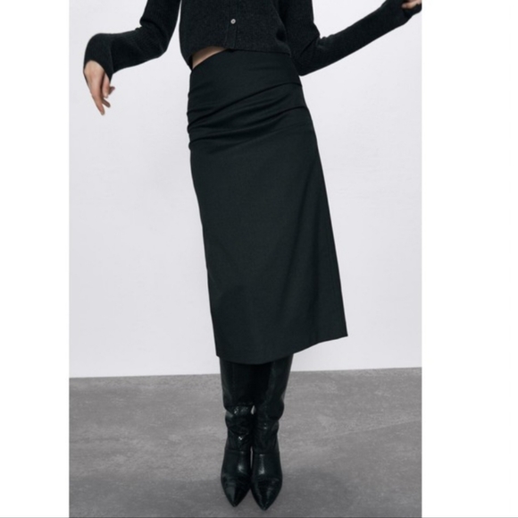 🆕️ Zara Highwaisted Ruched Skirt - Picture 1 of 2
